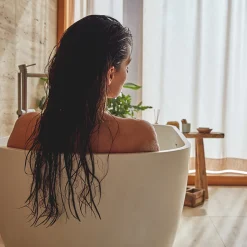 Kneipp Badolie Beauty Secret Argan Marula Wonderboom OlijfOntdek een voelbaar zachte en soepele huid met de ® Badolie Beauty Secret. De combinatie van rijke natuurlijke oliën heeft een intensief voedend effect en laat de huid minder gespannen aanvoelen. Geniet van deze luxueuse badervaring, met bewezen werking! Door wetenschappelijk onderzoek bevestigd.Dermatologisch getestNiet parfumvrijPH neutraalProefdiervrijVeganGeschikt voor alle huidtypen, in het bijzondervoor de droge huid Gevarenaanduidingen Ontvlambaar Milieugevaarlijk Zeer licht ontvlambaar gas. Zeer licht ontvlambare aerosol. Zeer licht ontvlambare vloeistof en damp. Licht ontvlambare vloeistof en damp. Ontvlambare vaste stof. Ontvlambare aerosol. Ontvlambare vloeistof en damp. Zeer giftig voor in het water levende organismen. Zeer giftig voor in het water levende organismen, met langdurige gevolgen. Giftig voor in het water levende organismen, met langdurige gevolgen. Aanvullende informatie Hoe te gebruiken?Schroefdopje 1 keer vullen en badolie toevoegen aan het water (36-38ºC). Duur van het bad: 15-20 min. Dopje omspoelen.Cosmeticaproduct. Niet voor inwendig gebruik. Buiten het bereik van kinderen houden. Waarschuwing: Bad na het baden reinigen (voorkomt uitglijden). Restanten van de badolie verwijderen met warm water en vetoplossend schoonmaakmiddel.Ingrediënten:Olus (Vegetable) Oil, Prunus Amygdalus Dulcis (Sweet Almond) Oil, Parfum (Fragrance), PEG 40 Sorbitan Peroleate, Sclerocarya Birrea Seed Oil, Argania Spinosa Kernel Oil, Olea Europaea (Olive) Fruit Oil, Ricinus Communis (Castor) Seed Oil, Citrus Limon (Lemon) Peel Oil, Citrus Aurantium Dulcis (Orange) Peel Oil, Pogostemon Cablin Leaf Oil, Linalool, Limonene, Coumarin, Alpha-Isomethyl Ionone, Glycine Soja (Soybean) Oil, Tocopherol. Ingrediënten Olus (Vegetable) Oil, Prunus Amygdalus Dulcis (Sweet Almond) Oil, Parfum (Fragrance), PEG 40 Sorbitan Peroleate, Sclerocarya Birrea Seed Oil, Argania Spinosa Kernel Oil, Olea Europaea (Olive) Fruit Oil, Ricinus Communis (Castor) Seed Oil, Citrus Limon (Lemon) Peel Oil, Citrus Aurantium Dulcis (Orange) Peel Oil, Pogostemon Cablin Leaf Oil, Linalool, Limonene, Coumarin, Alpha-Isomethyl Ionone, Glycine Soja (Soybean) Oil, Tocopherol. Fabrikant informatie Merk: Ean: 4008233125428 Artikel: 1000-827 Fabrikant gegevens: Adres: Vliegend Hertlaan 49 3526 KT Utrecht Nederland Contactgegevens: Tel: 030 281 3300 Email: [email protected] Website: https://www..com Reviews Schrijf jouw review Hoe controleren en plaatsen wij reviews? Plein plaatst enkel reviews van klanten en personen die het product daadwerkelijk gebruikt hebben, ook wanneer deze negatief of neutraal is. Voordat de review geplaatst wordt controleren we handmatig of deze écht is en voldoet aan onze reviewvoorwaarden. Wanneer het product op Plein gekocht is vermelden we dat bij de review. Plein betaalt niet voor reviews, wanneer een reviewer door een andere partij is vergoed staat dit erbij vermeld. Door Elien op 1 september 2022 | Heeft dit product gekocht Deze review is geschreven bij product Badolie Soft Skin Amandelbloesem 100 ml Verrukkelijke badolie met heerlijke geur en lekkere olie geen Super lekkere badolie Oorspronkelijk geplaatst op plein.nl Door Lydia Maria op 13 mei 2020 | Heeft dit product gekocht Deze review is geschreven bij product Badolie New Energy Rozemarijn 100 ml Zalig badmoment met deze olie Lekker genieten Heerlijke geur Super zacht en voedend voor de huid Mag ietsje beterkoop daar je in verhouding meer verbruikt dan badcreme of badschuim Heerlijk relaxen en tegelijk je huid laten verwennen met deze badolie van Oorspronkelijk geplaatst op plein.nl Door Morvenna op 17 december 2014 | Heeft dit product gekocht Deze review is geschreven bij product Badolie Relaxing Lavendel 100 ml Lekkere badolie, vooral in de winter als het koud is, kan je heerlijk ontspannen. Al een paar jaar mijn favoriet. Oorspronkelijk geplaatst op plein.nl Door Els op 11 december 2014 | Heeft dit product gekocht Deze review is geschreven bij product Badolie Refreshing Eucalyptus 100 ml Heerlijk na een week drukte Frisse geur Lichaam en geest komen tot rust erg lekkere badolie. Als ik het een weekje druk gehad heb kan ik altijd heerlijk relaxen door de frisse geur. Echt een aanrader Oorspronkelijk geplaatst op plein.nl Bekijk alle reviews 6x Badolie Beauty Secret 100 ml